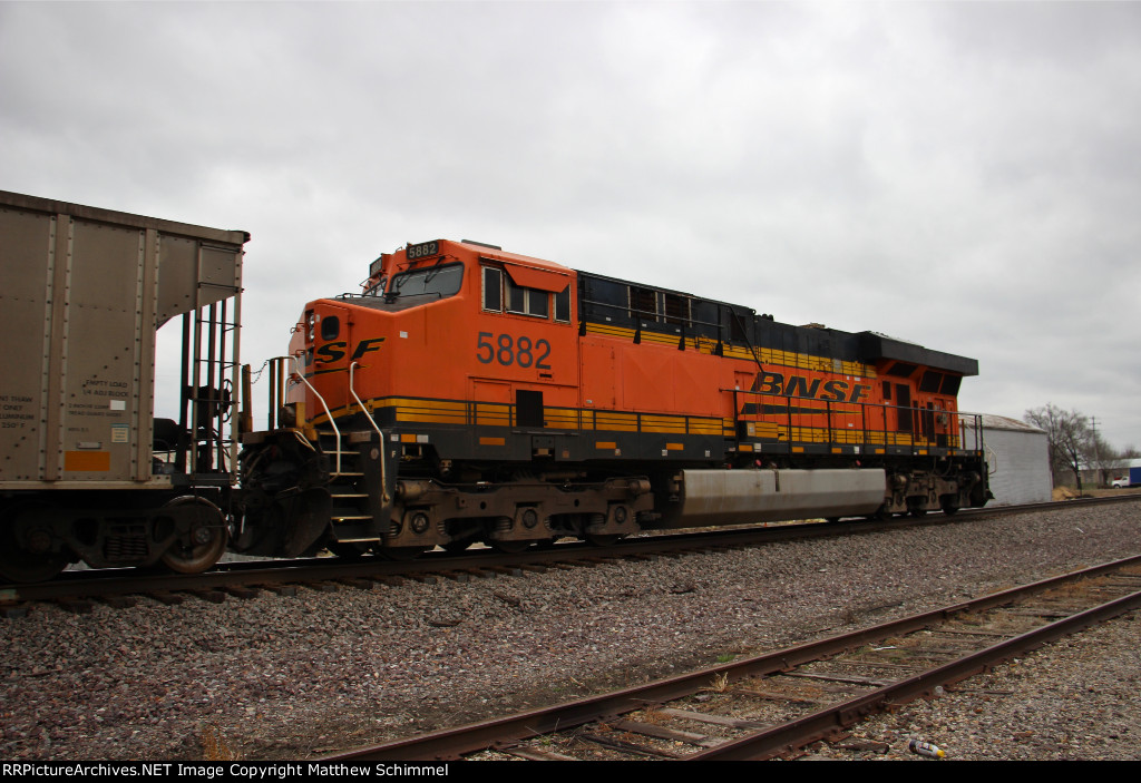 BNSF 5882 - DPU